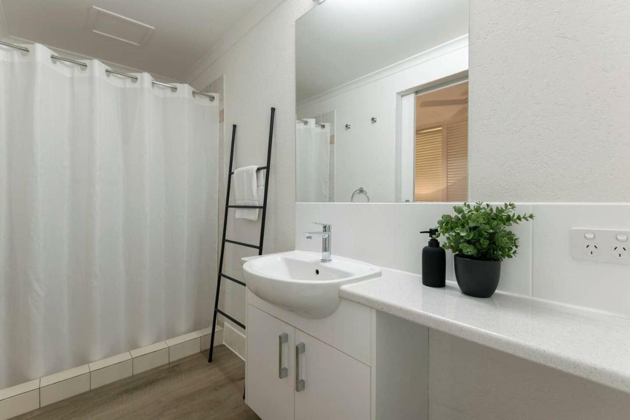 Ocean Palms Apartment *